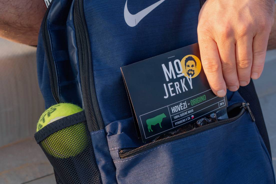 MO jerky, které ti úplně v pohodě vydrží v batohu klidně i rok.